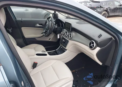 2015 Mercedes-Benz Gla 250 4Matic z USA, uszkodzony, nr VIN WDCTG4GBXFJ115791